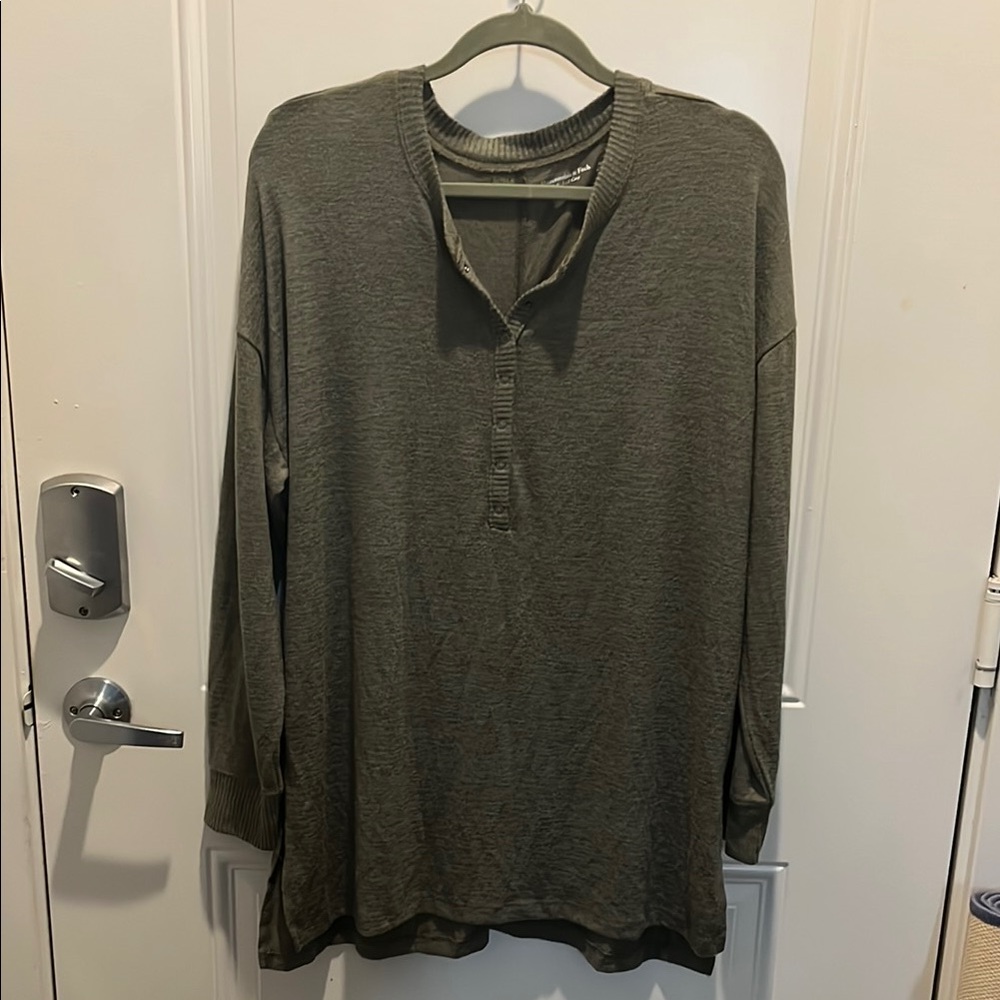 Abercrombie & Fitch Olive Knit Sweater NWT